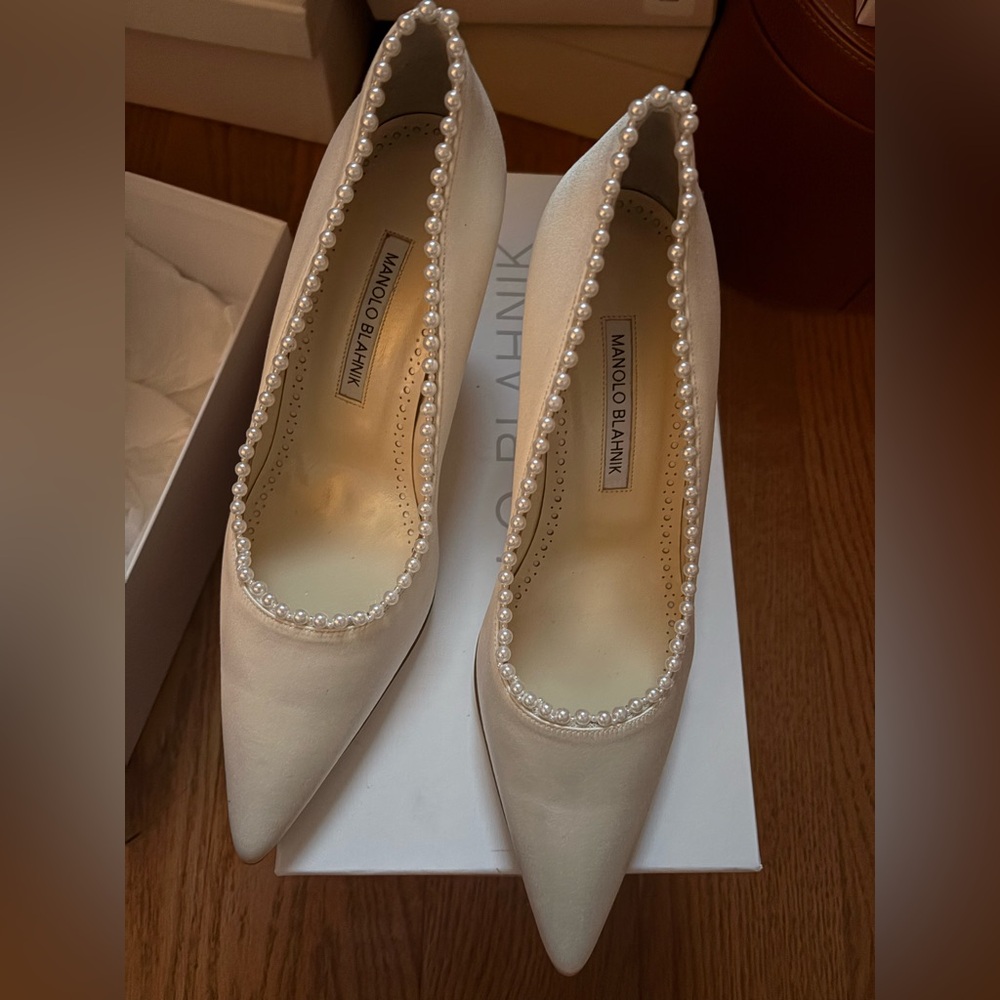 Manolo Blahnik Cream Pearl-Trimmed Heels